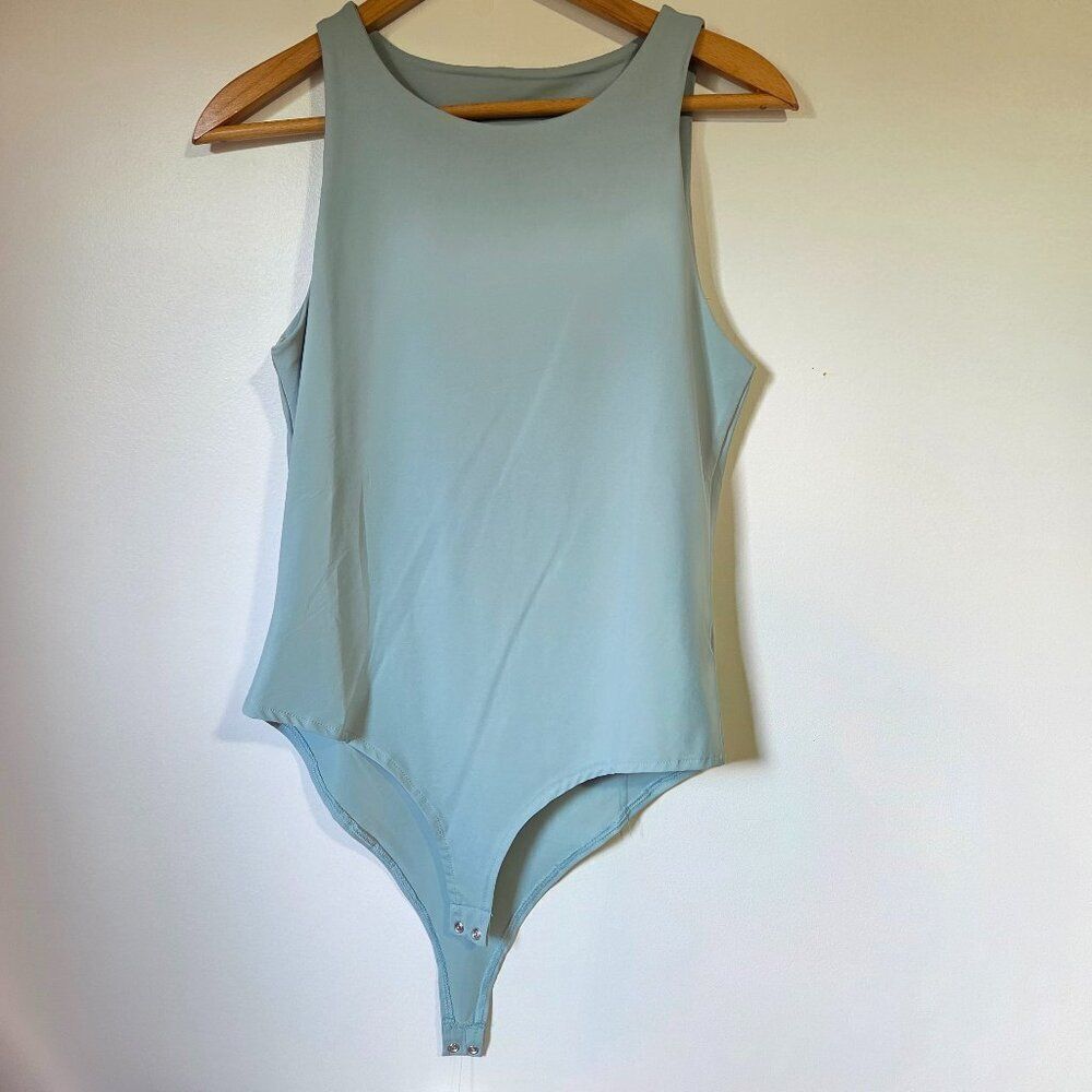 NWT BABY BLUE SLEEVELESS BODYSUIT SIZE M/L